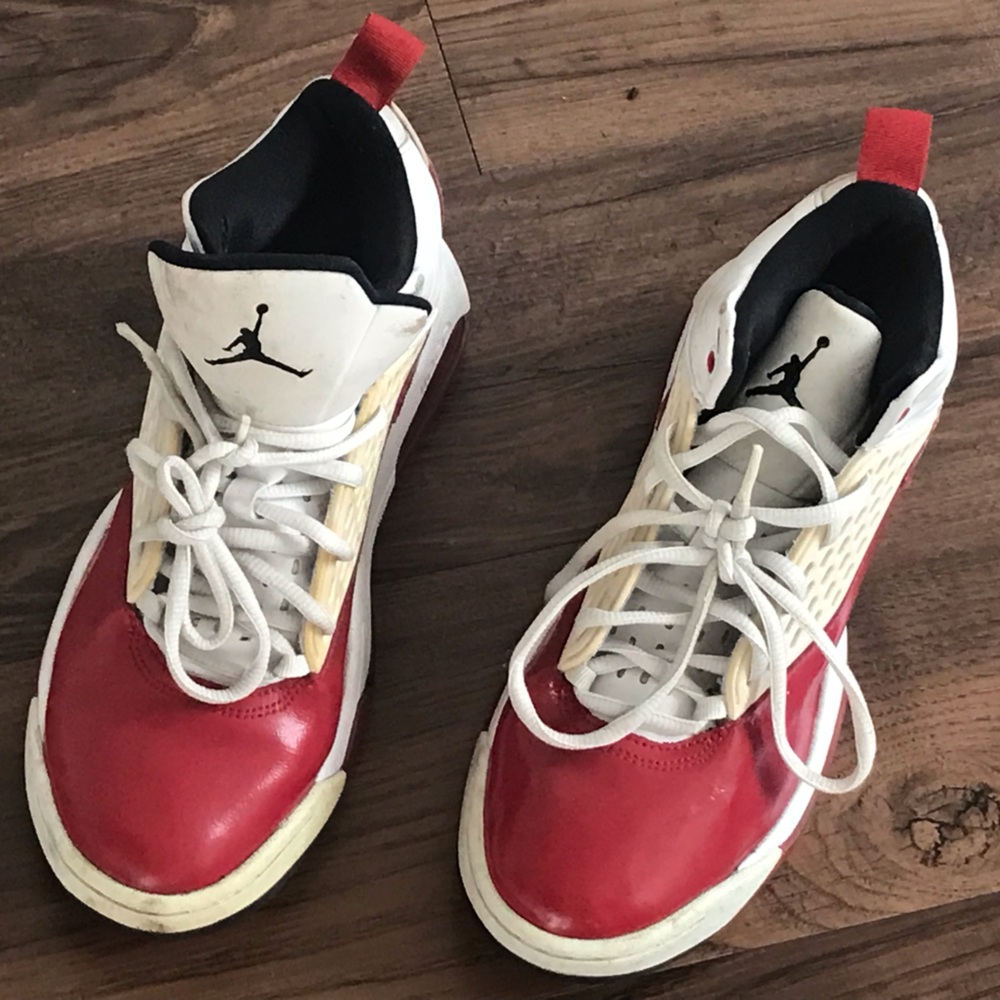 Michael Jordan 7.5 Red and White Basketball sneakers Shoes